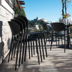Abby Connubia® Chaise de jardin italienne empilable en polypropylène recyclé sans accoudoirs><noscript><img width=