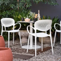Abby Connubia® Fauteuil de jardin empilable en polypropylène recyclé avec dossier microperforé> Chaise De Jardin|Fauteuil De Jardin
