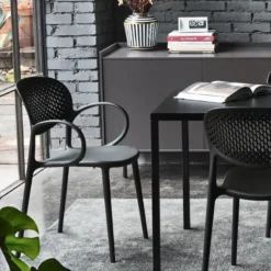 Abby Connubia® Fauteuil empilable en polypropylène recyclé avec dossier microperforé><noscript><img width=
