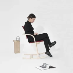 Varier Actulum ® Fauteuil de bureau ergonomique à bascule en tissu et bois><noscript><img width=