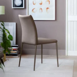 Atlas Connubia© Chaise contemporaine en simili avec dossier flexible><noscript><img width=