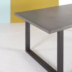 Neoh Eternelle Table industrielle française en béton ciré pieds traîneau> Table De Salle à Manger