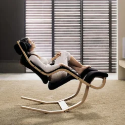 Varier Gravity ® Fauteuil de relaxation en tissu et bois><noscript><img width=