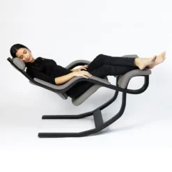 Varier Gravity ® Fauteuil de relaxation en tissu et bois><noscript><img width=