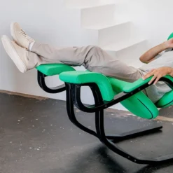 Varier Gravity ® Fauteuil de relaxation en tissu et bois><noscript><img width=