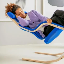 Varier Gravity ® Fauteuil de relaxation en tissu et bois><noscript><img width=