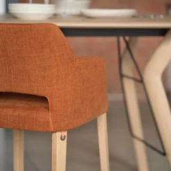 Mobitec Lena ® Tabouret snack en tissu avec accoudoirs et pieds en bois><noscript><img width=