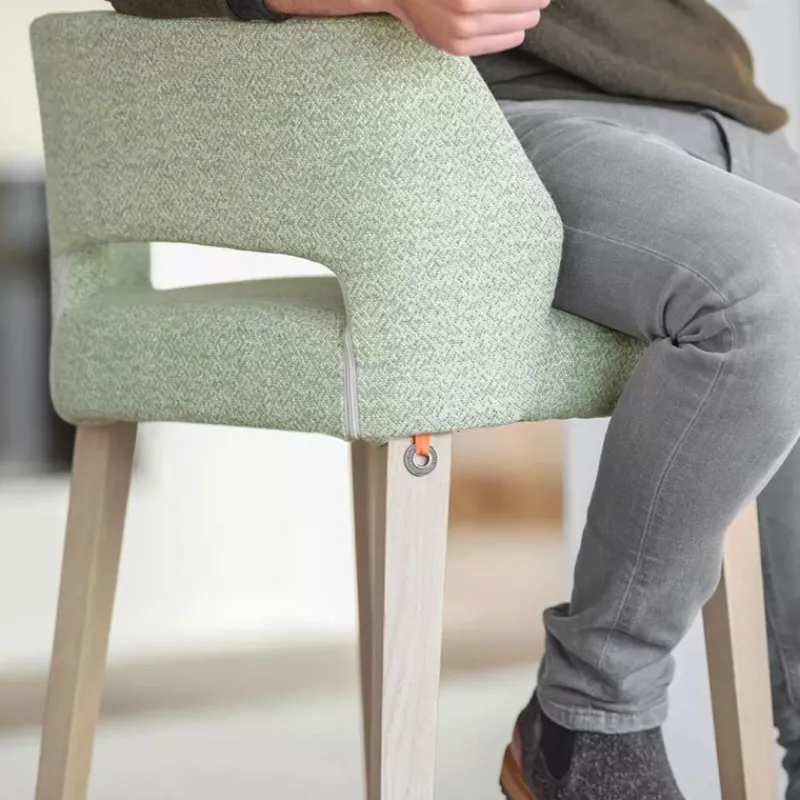 Mobitec Lena ® Tabouret snack scandinave en tissu et bois avec dossier ajouré> Tabouret Snack (assise +/- 65 Cm)|Tabouret De Bar (assise +/- 80 Cm)
