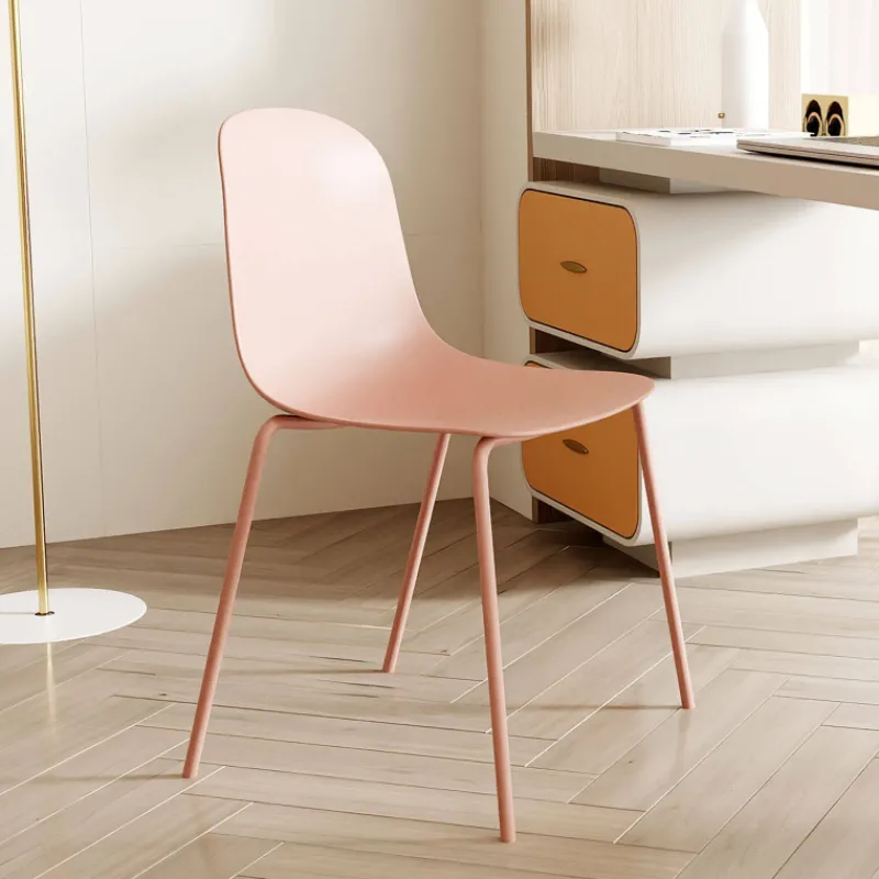 LilyChaise coque moderne empilable en polypropylène avec pieds en métal> Chaise De Cuisine|Chaise De Salle à Manger