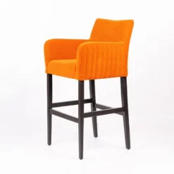 Sessio Moritz line Tabouret de bar en tissu avec accoudoirs dos matelassé et pieds en bois><noscript><img width=