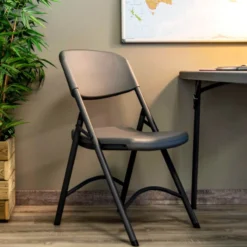 NormanChaise pliante en polyéthylène gris foncé><noscript><img width=