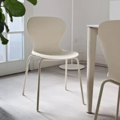 OPS ! Connubia© Chaise italienne empilable en polypropylène avec pieds en métal><noscript><img width=