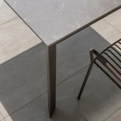 Altacom Sirocco Table de jardin moderne en stratifié et métal><noscript><img width=