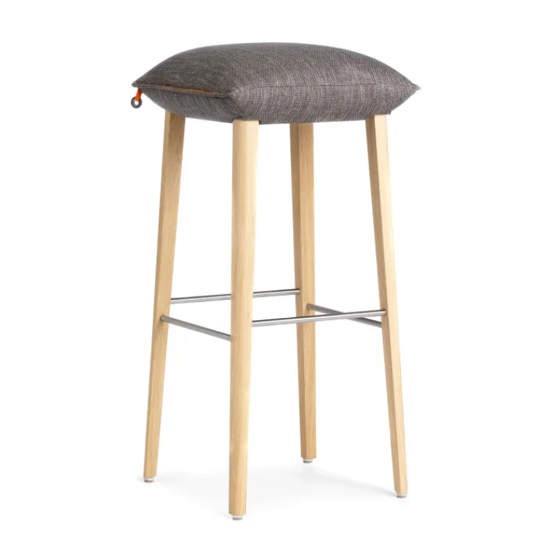 Mobitec Soda ® Tabouret de bar rembourré sans dossier en tissu et pieds bois> Tabouret De Bar (assise +/- 80 Cm)