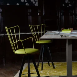 Carrier Well ® Tabouret snack design pivotant en synthétique et métal><noscript><img width=