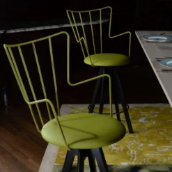 Carrier Well ® Tabouret snack design pivotant en synthétique et métal><noscript><img width=