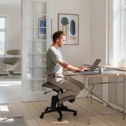 Varier Wing ® Siège ergonomique en tissu sur roulettes><noscript><img width=